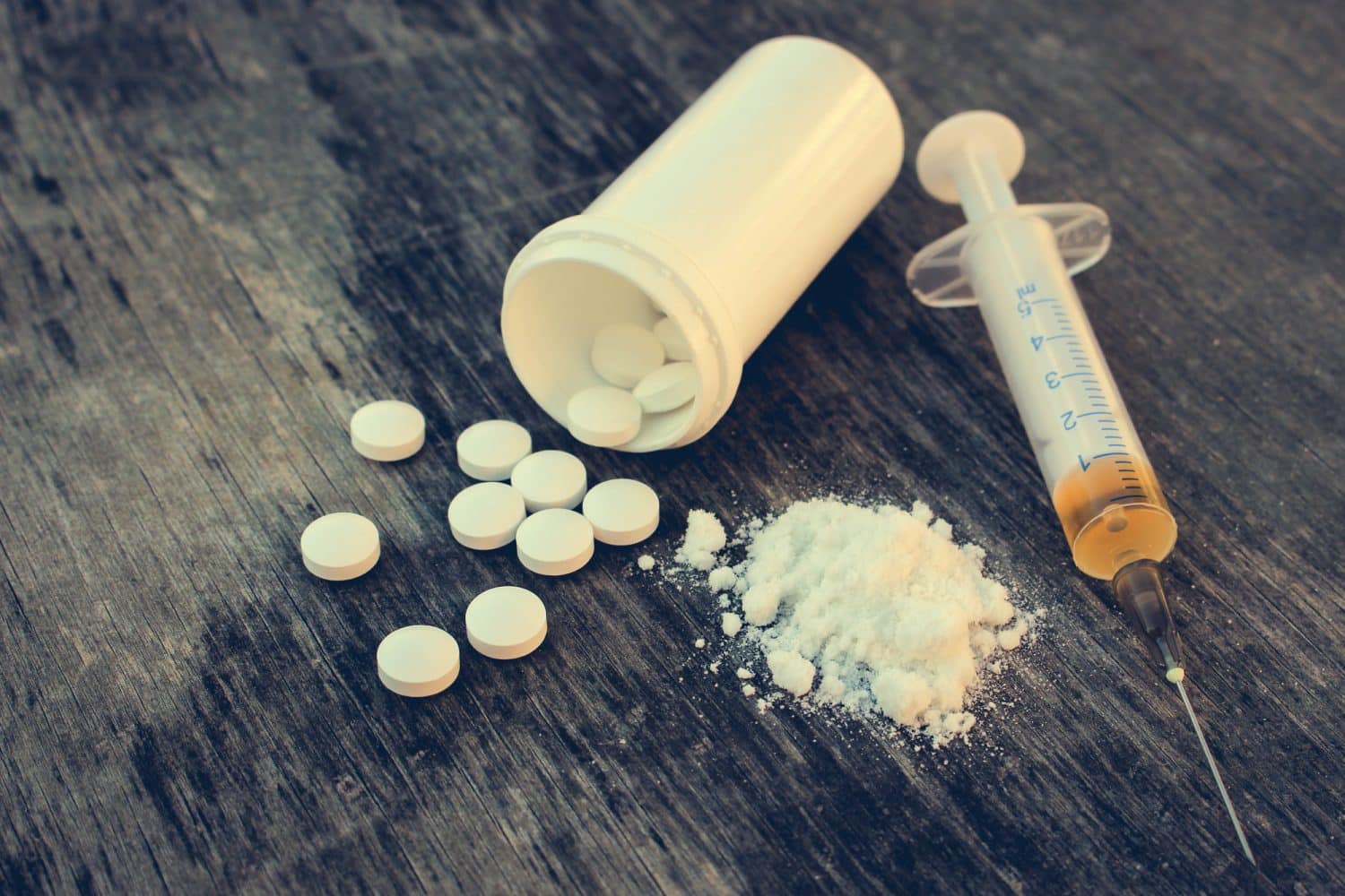 11 Common Ways to Tell if Someone is on Drugs and Needs Help